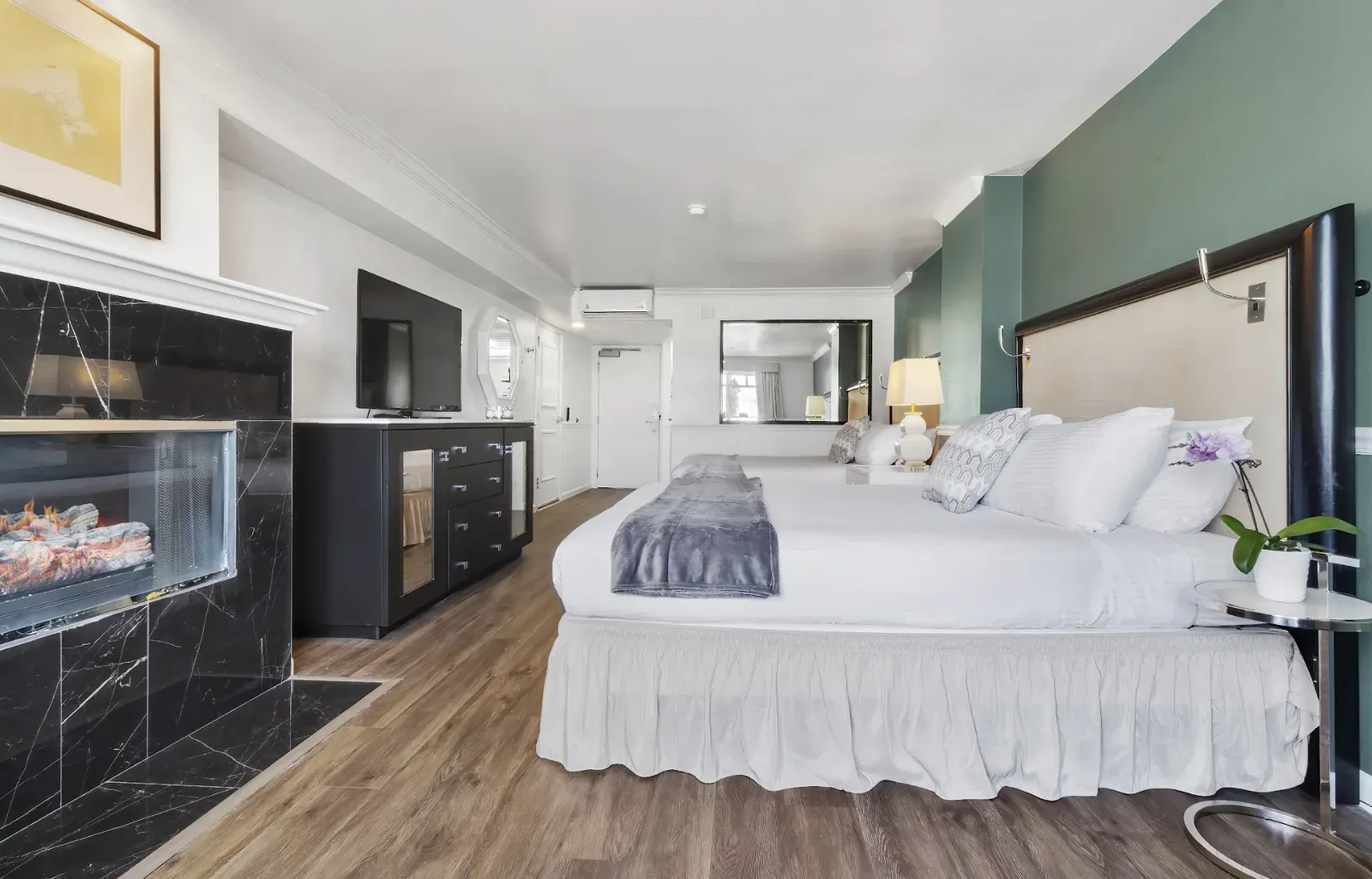 The Double King Room at the Ascot Suites